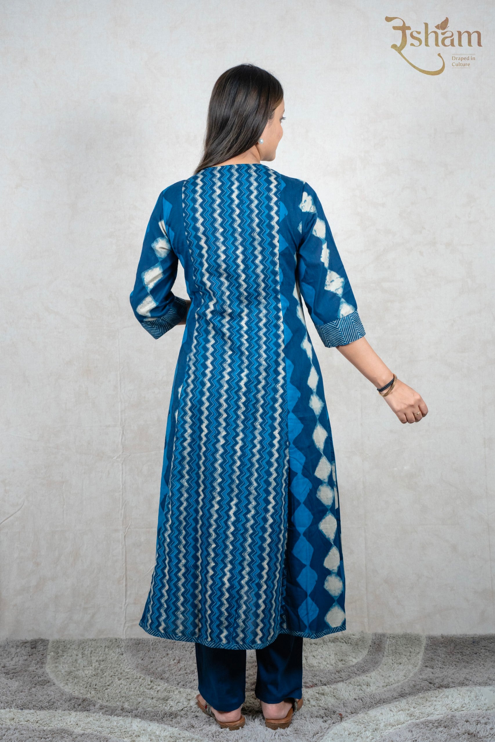 Raysham Fashion deep blue cotton kurta set with geometric patterns and tie-dye motifs, back view on a woman.